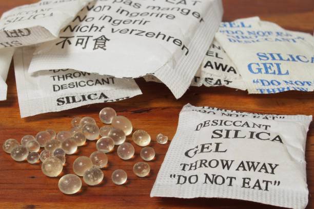 Can oxygen absorbers and silica gel be used together?