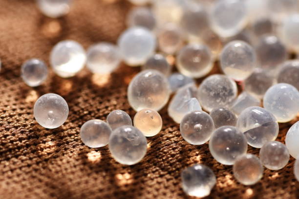 Can you dry flowers with stems in silica gel? In microwave?