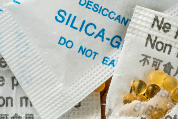 Does silica gel absorb water / humidity / odor / smell / oil / oxygen?