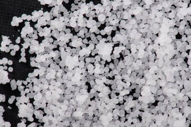 What dissolves silica gel? How to neutralize it?