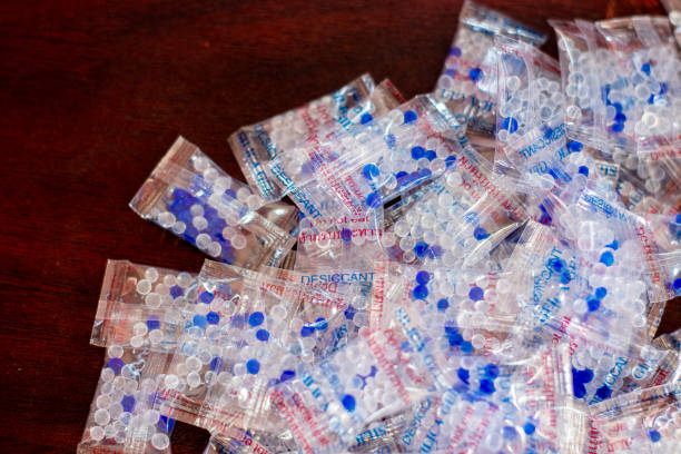 What does silica gel look / smell / taste like?