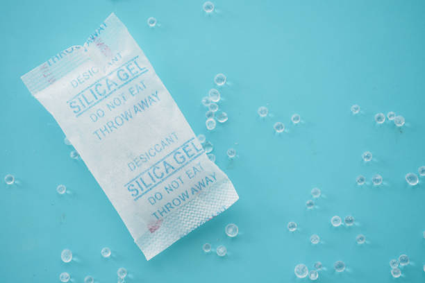 What intermolecular forces interact with silica gel?