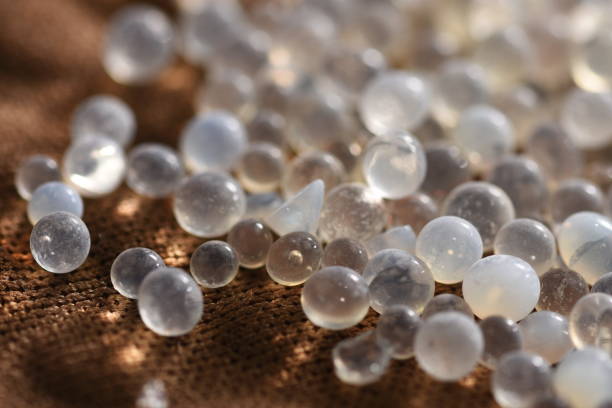 What is silica gel made of? What is the chemical composition of silica gel?